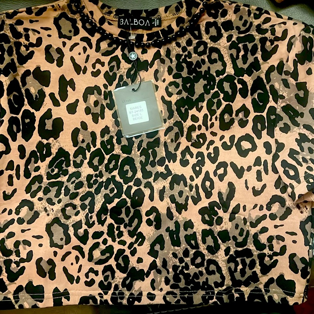 Beautiful leopard stretch material very comfy
